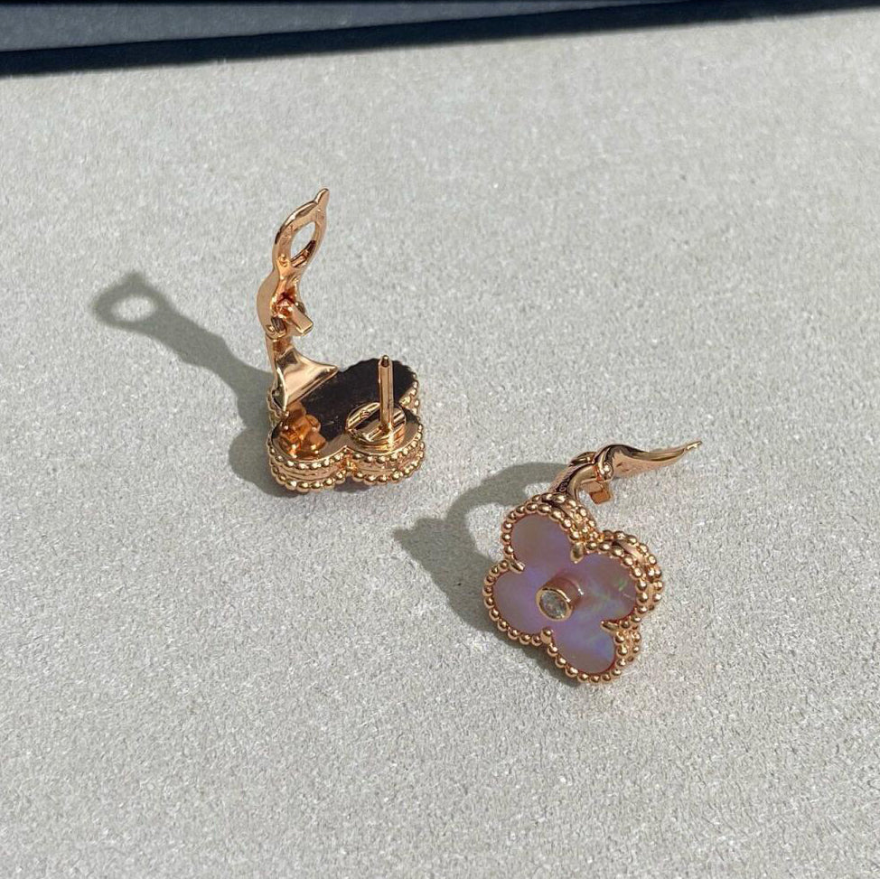 [ELAN LUXE]CLOVER MEDIUM 1 DIAMOND PINK EARRINGS