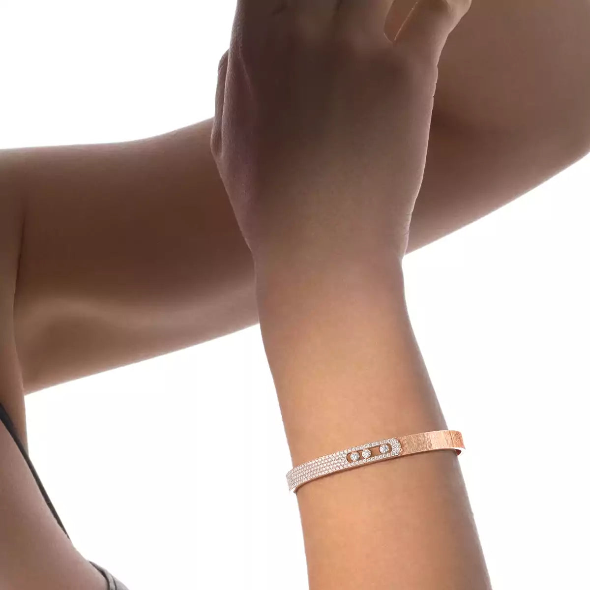 [ELAN LUXE]Move Noa Cisel half pav bangle