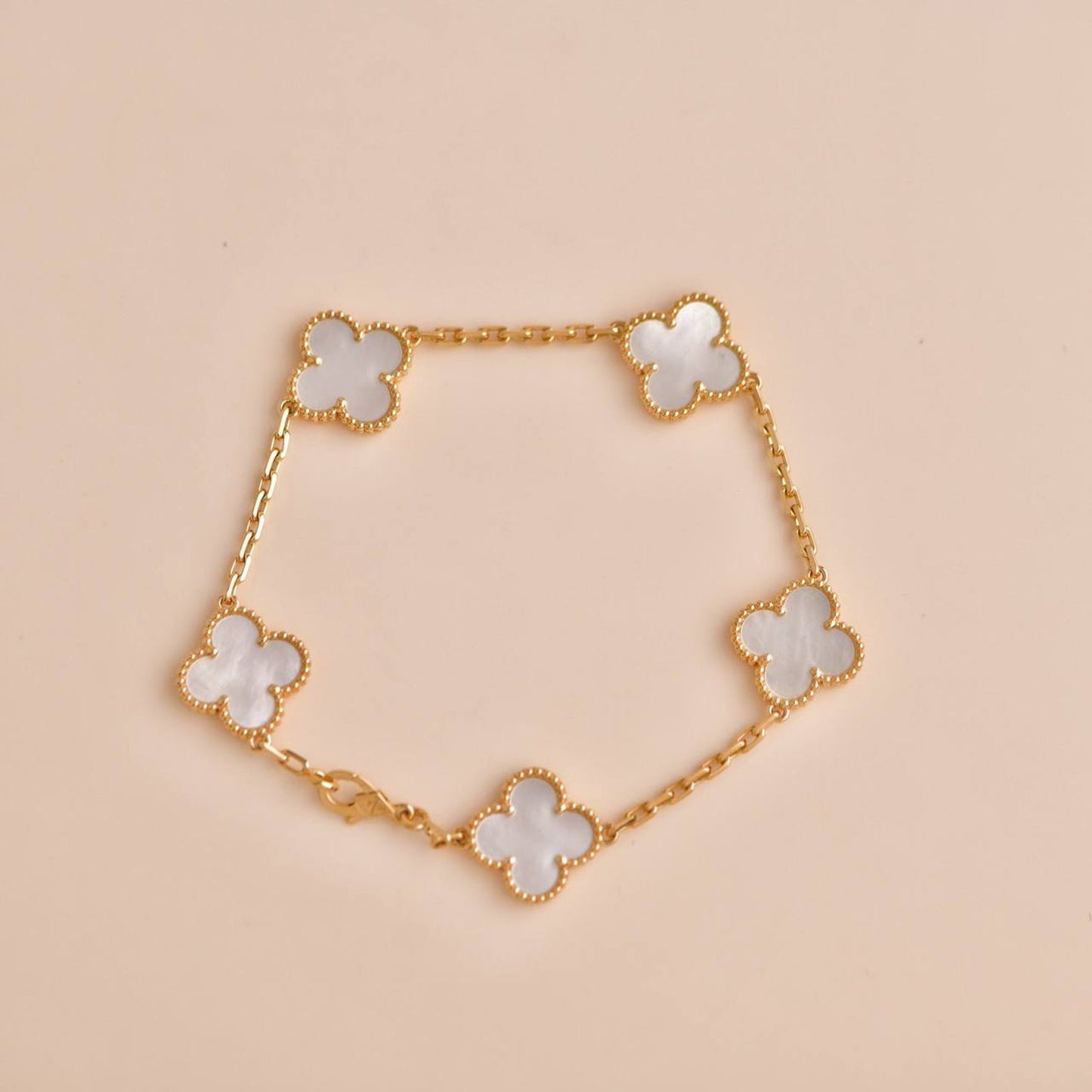 [ELAN LUXE]CLOVER  5 MOTIF WHITE MOP BRACELET