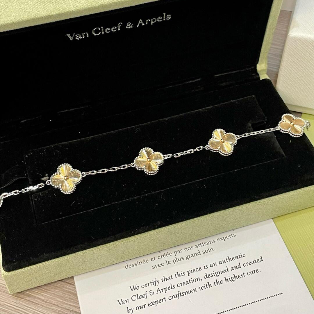 [ELAN LUXE]CLOVER  5 MOTIFS  CHRISTMAS LIMITED EDITION BRACELET