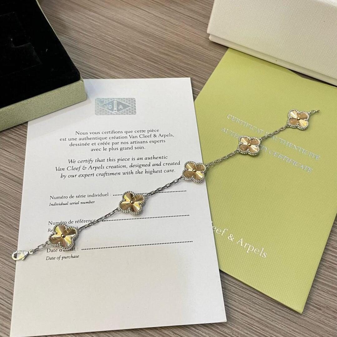 [ELAN LUXE]CLOVER  5 MOTIFS  CHRISTMAS LIMITED EDITION BRACELET