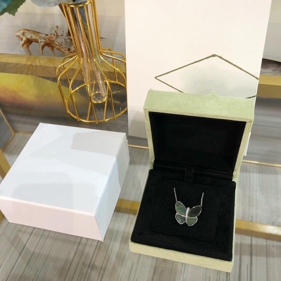 [ELAN LUXE]LARGE BUTTERFLY SILVER PENDANT DIAMOND NECKLACE