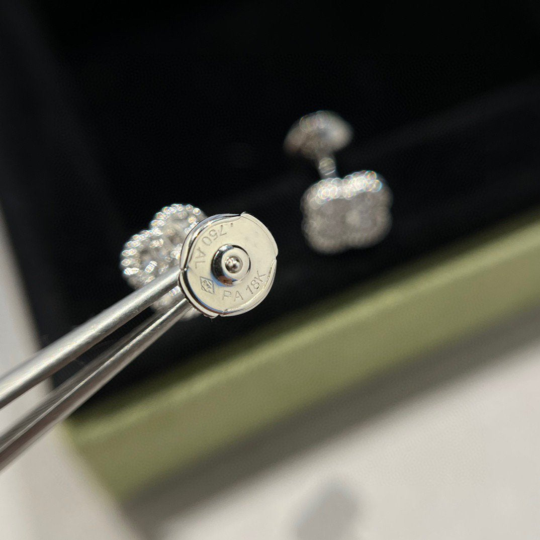 [ELAN LUXE]CLOVER MINI DIAMOND STUD EARRINGS