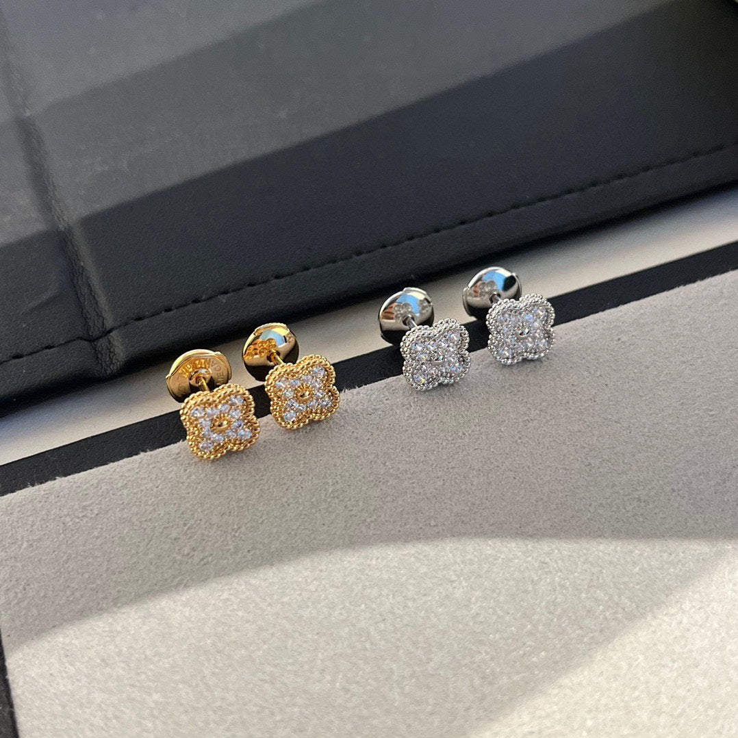 [ELAN LUXE]CLOVER MINI DIAMOND STUD EARRINGS