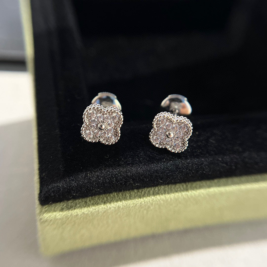 [ELAN LUXE]CLOVER MINI DIAMOND STUD EARRINGS