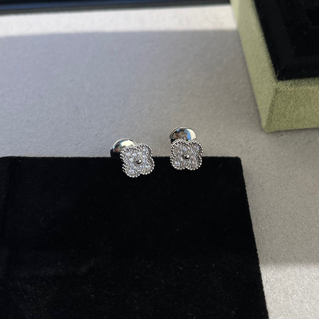 [ELAN LUXE]CLOVER MINI DIAMOND STUD EARRINGS