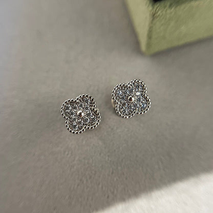 [ELAN LUXE]CLOVER MINI DIAMOND STUD EARRINGS