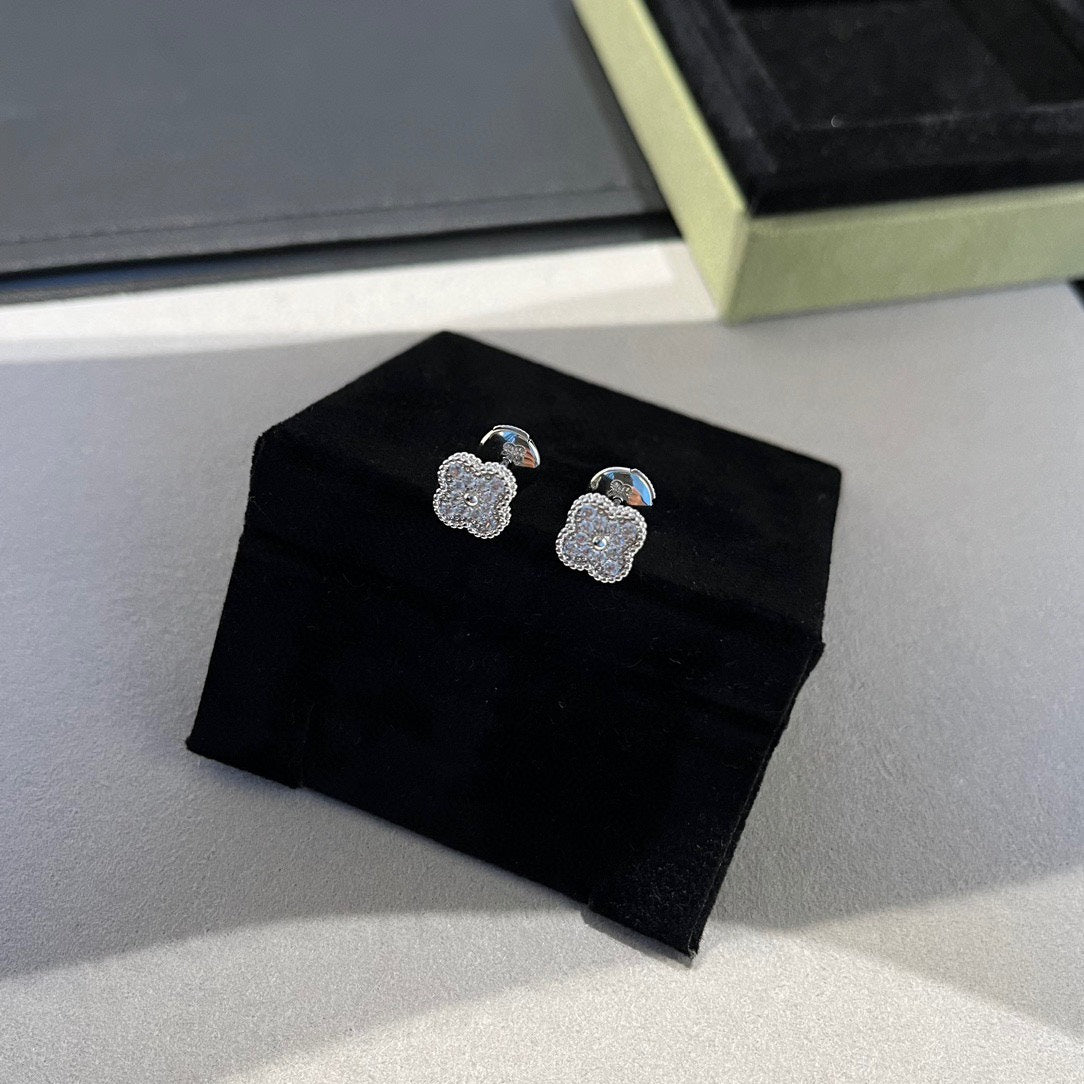 [ELAN LUXE]CLOVER MINI DIAMOND STUD EARRINGS
